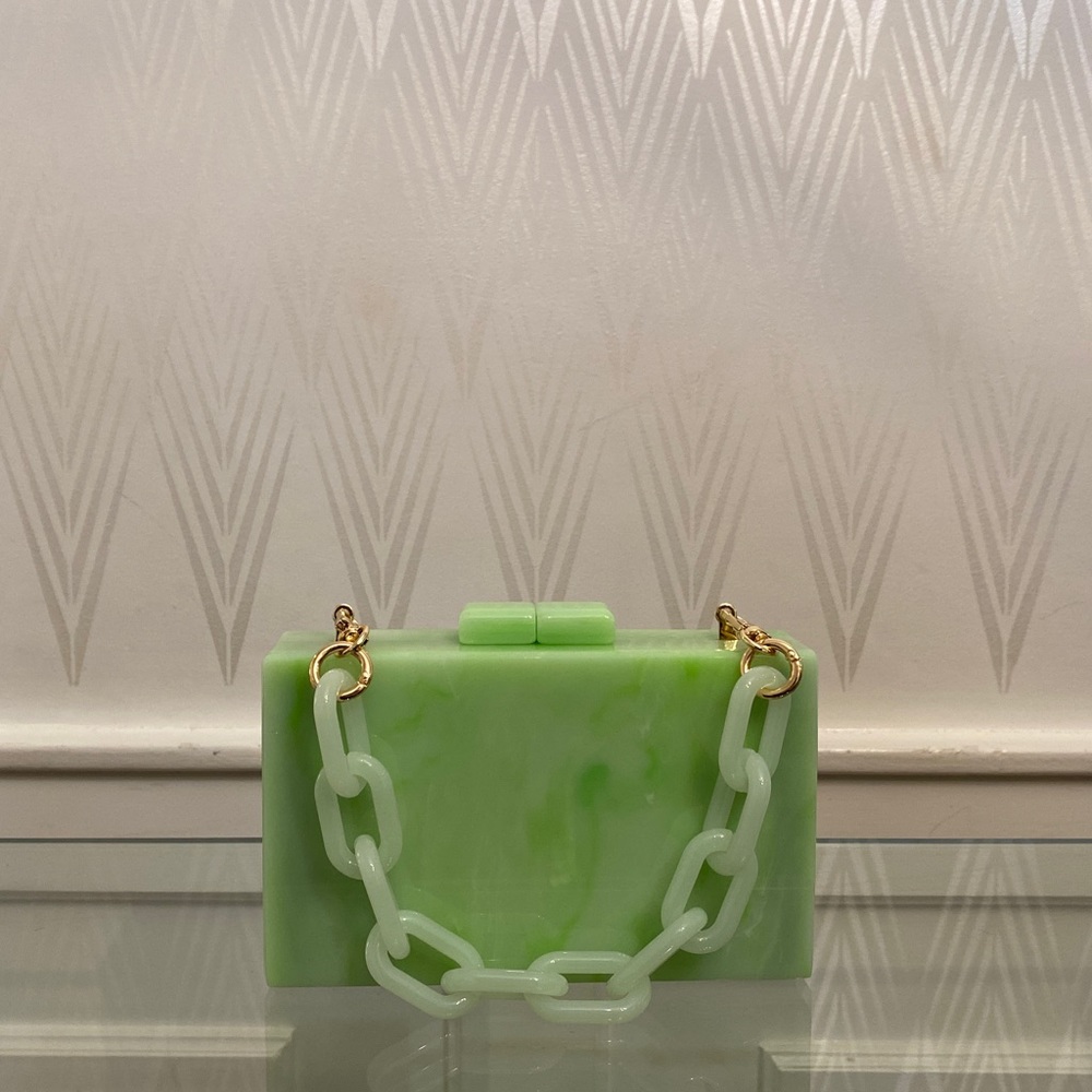 Acrylic clutch